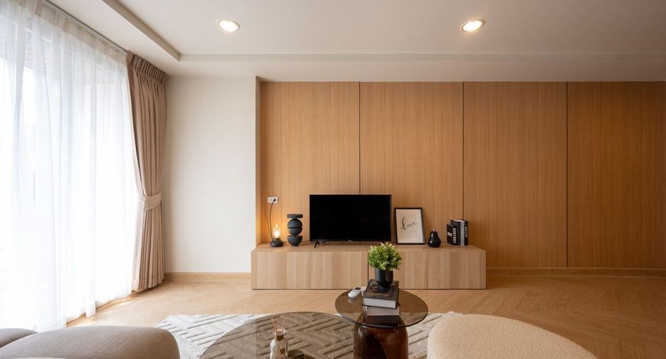 For sale 3 bedrooms condo in Yan Nawa, Bangkok