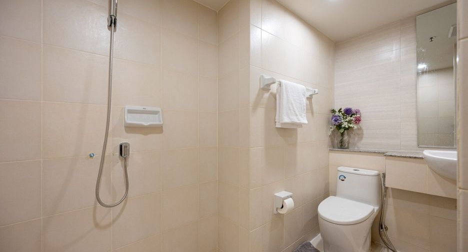 For sale 3 bedrooms condo in Yan Nawa, Bangkok