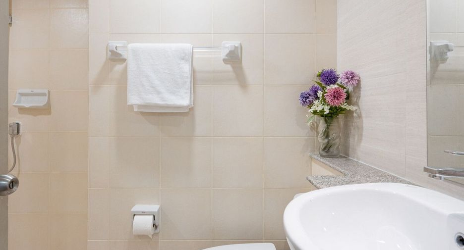 For sale 3 bedrooms condo in Yan Nawa, Bangkok