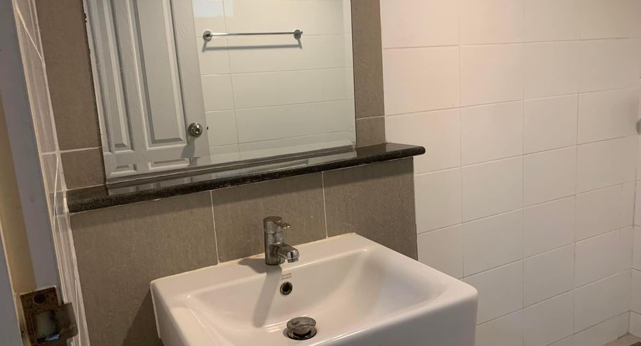 For sale そして for rent 3 ベッドルーム townhouse in Lat Phrao, Bangkok