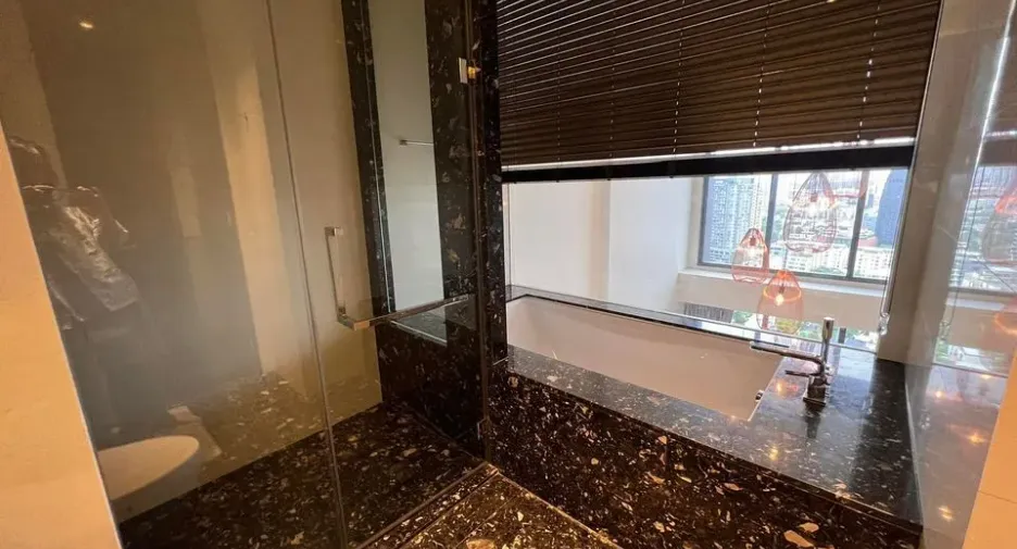 For rent 2 bedrooms condo in Khlong Toei, Bangkok