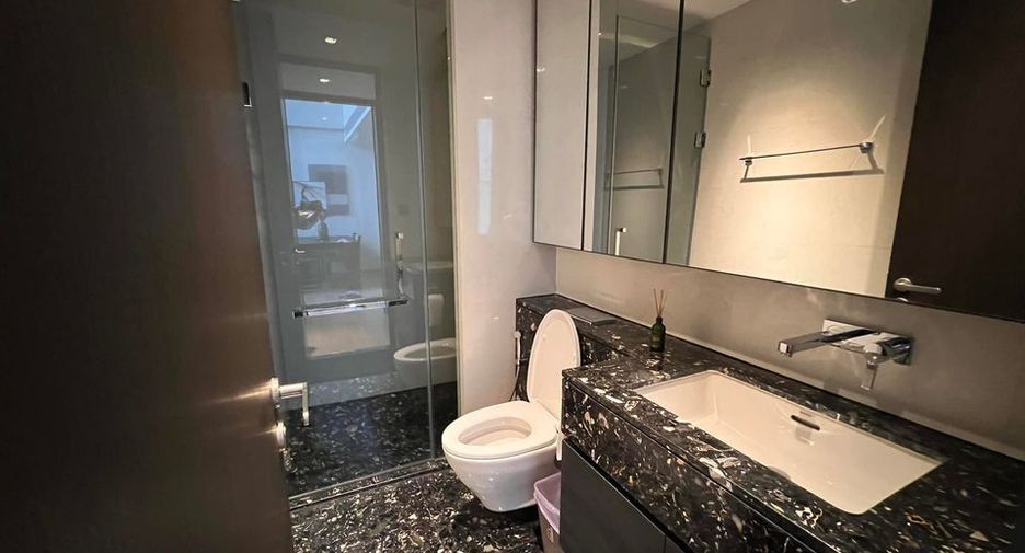 For rent 2 bedrooms condo in Khlong Toei, Bangkok