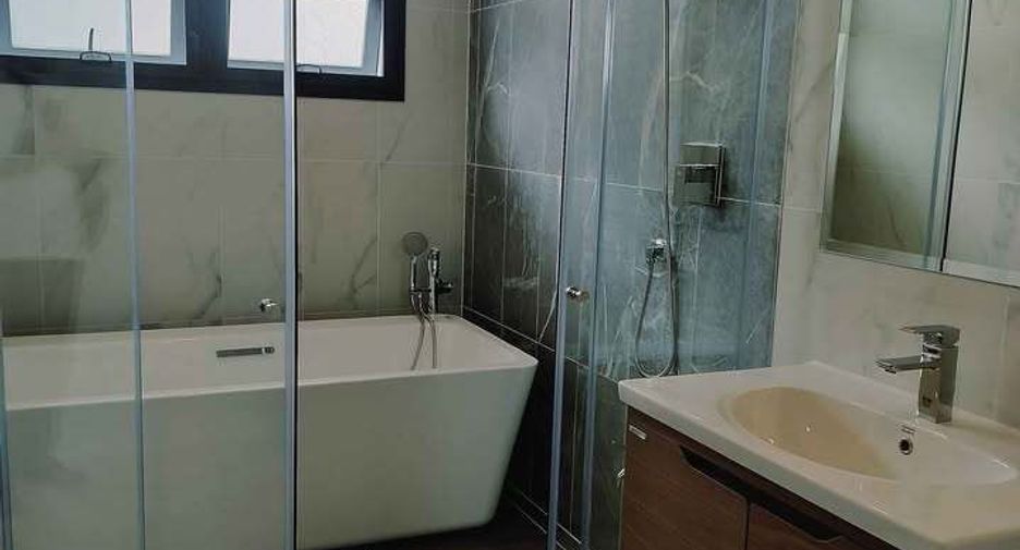 For rent 4 bedrooms house in Mueang Phuket, Phuket