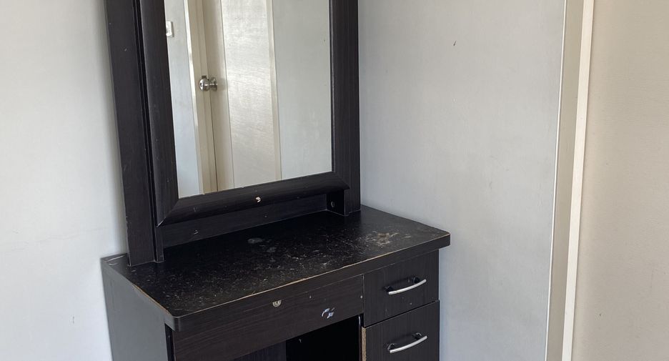For rent 2 bedrooms townhouse in Thung Khru, Bangkok