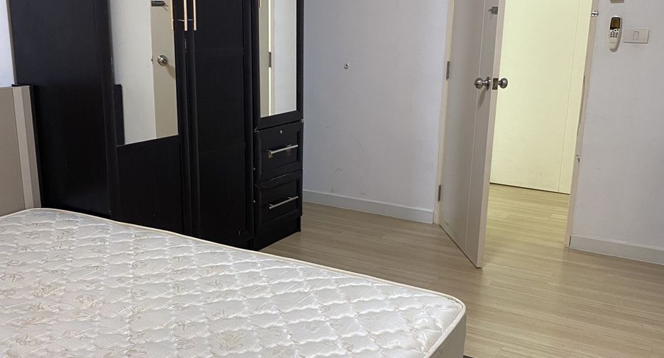 For rent 2 bedrooms townhouse in Thung Khru, Bangkok