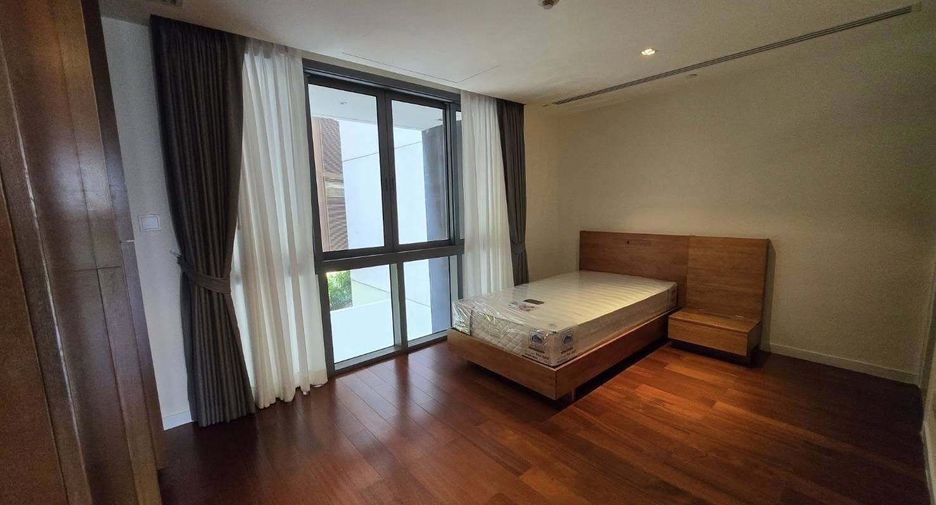 For rent 3 bedrooms condo in Yan Nawa, Bangkok