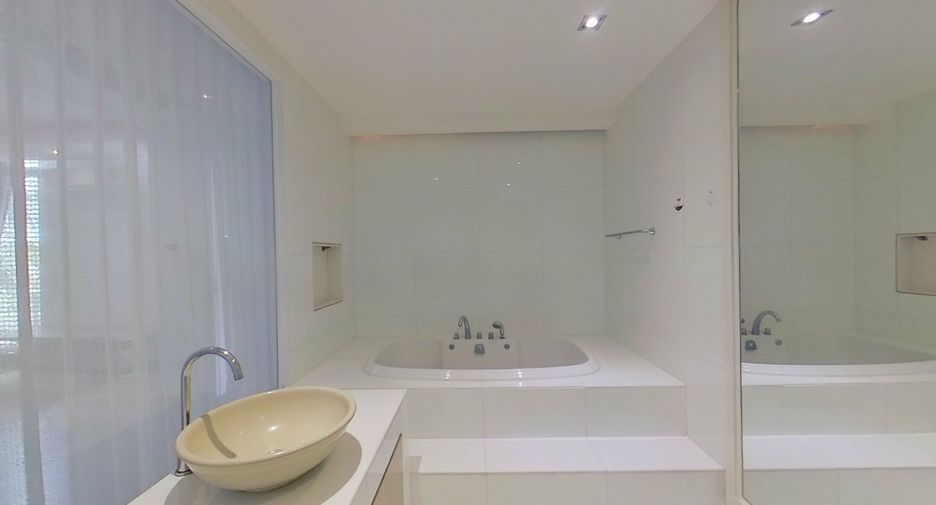 For rent 3 bedrooms villa in Mueang Phuket, Phuket