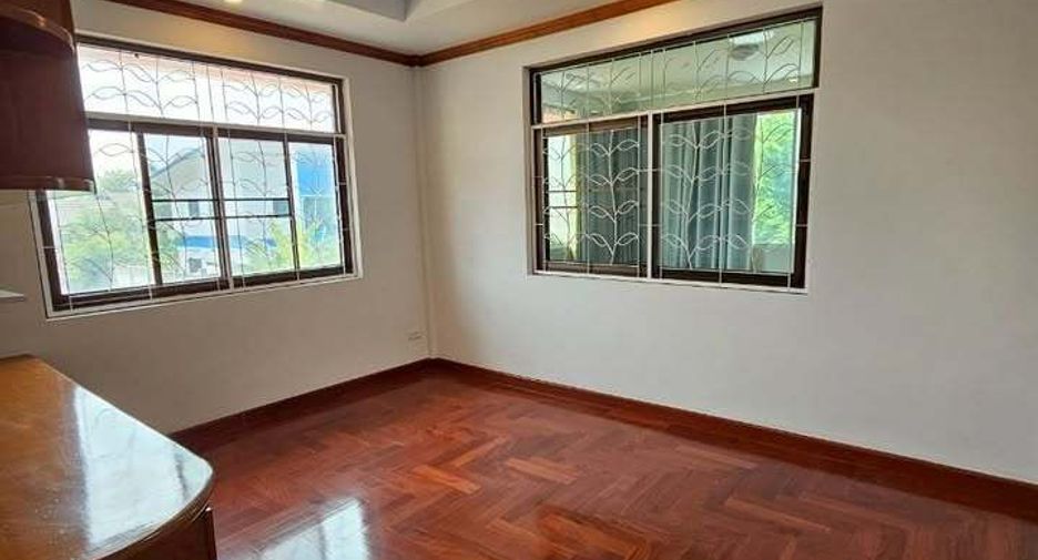 For sale and for rent 6 bedrooms house in Wang Thonglang, Bangkok
