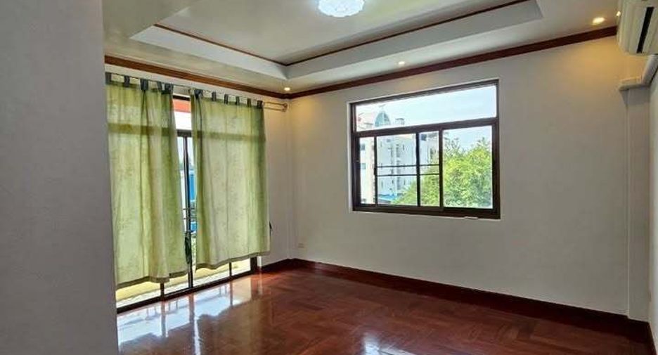 For sale and for rent 6 bedrooms house in Wang Thonglang, Bangkok