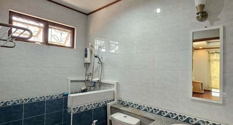 For sale and for rent 6 bedrooms house in Wang Thonglang, Bangkok