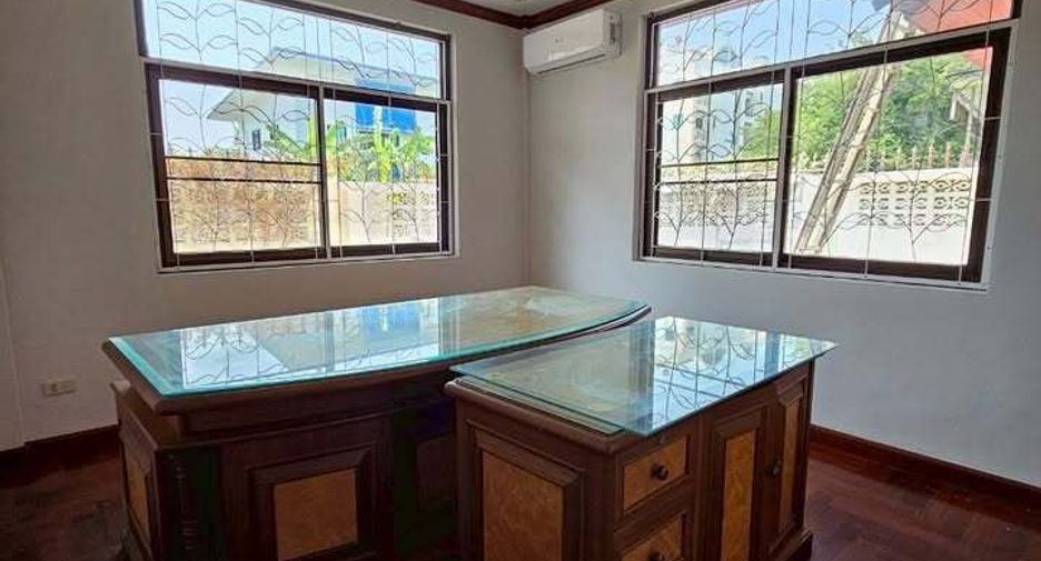 For sale and for rent 6 bedrooms house in Wang Thonglang, Bangkok