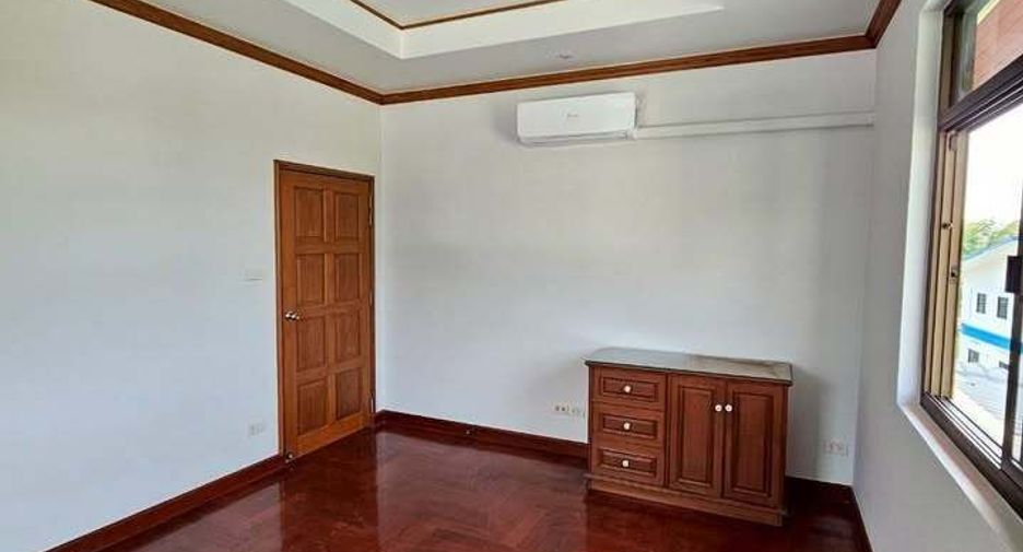 For sale and for rent 6 bedrooms house in Wang Thonglang, Bangkok