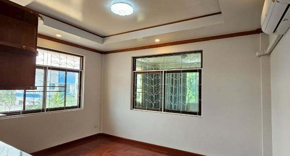 For sale and for rent 6 bedrooms house in Wang Thonglang, Bangkok