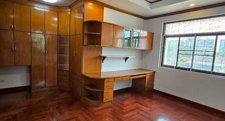 For sale and for rent 6 bedrooms house in Wang Thonglang, Bangkok