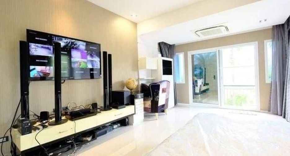 For rent 4 bedrooms house in Mueang Samut Prakan, Samut Prakan