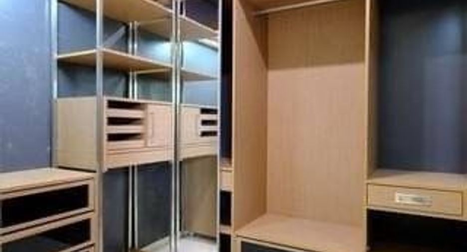 For rent 4 bedrooms house in Mueang Samut Prakan, Samut Prakan