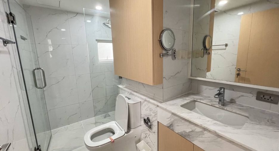 For rent 3 bedrooms condo in Sathon, Bangkok