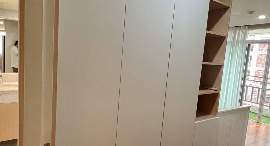For rent 3 bedrooms condo in Sathon, Bangkok