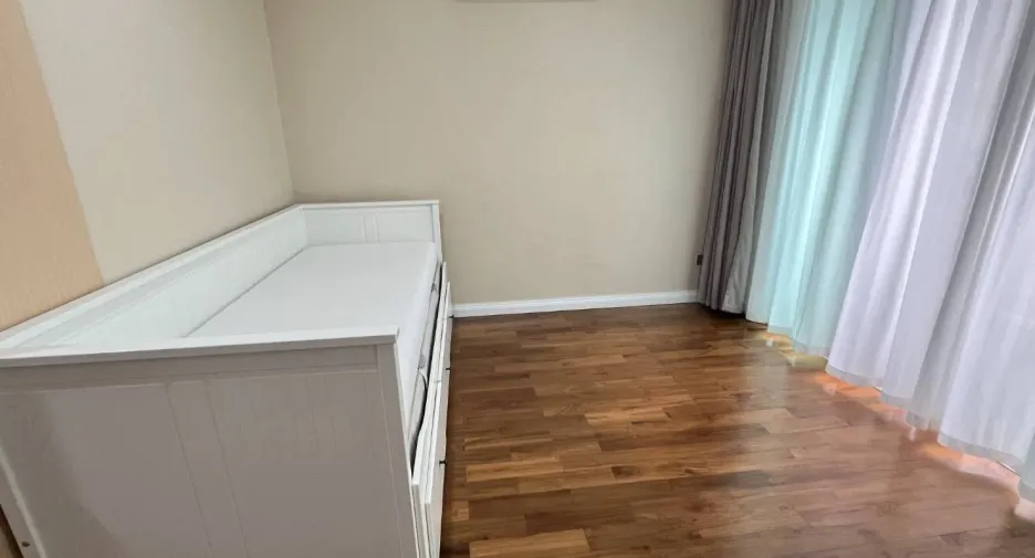 For rent 3 bedrooms condo in Sathon, Bangkok