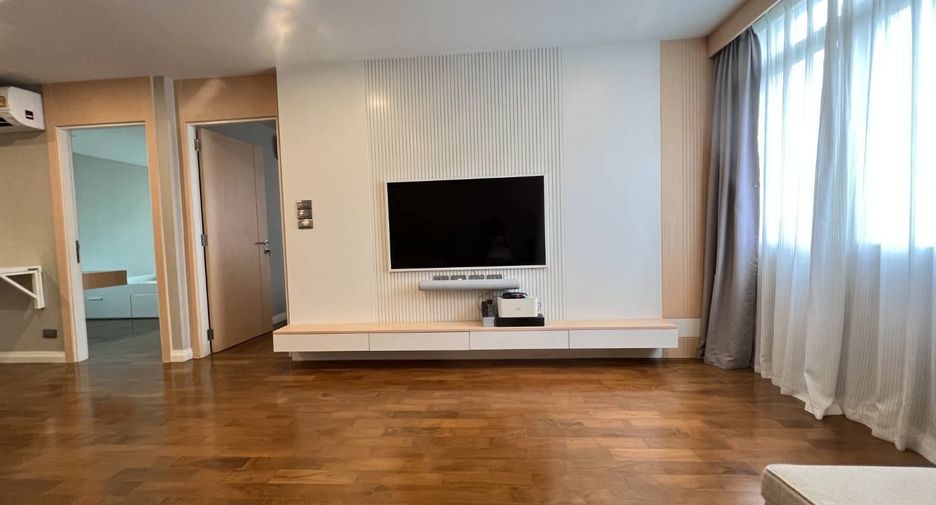 For rent 3 bedrooms condo in Sathon, Bangkok
