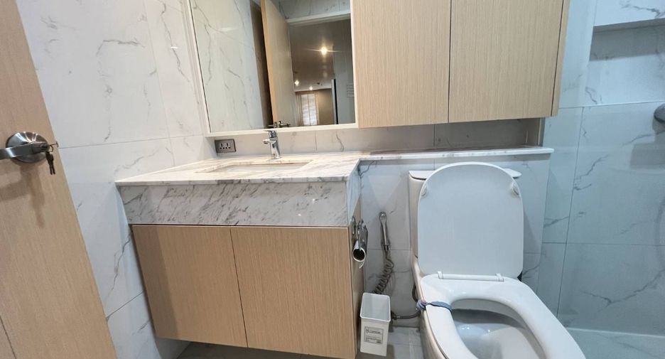 For rent 3 bedrooms condo in Sathon, Bangkok