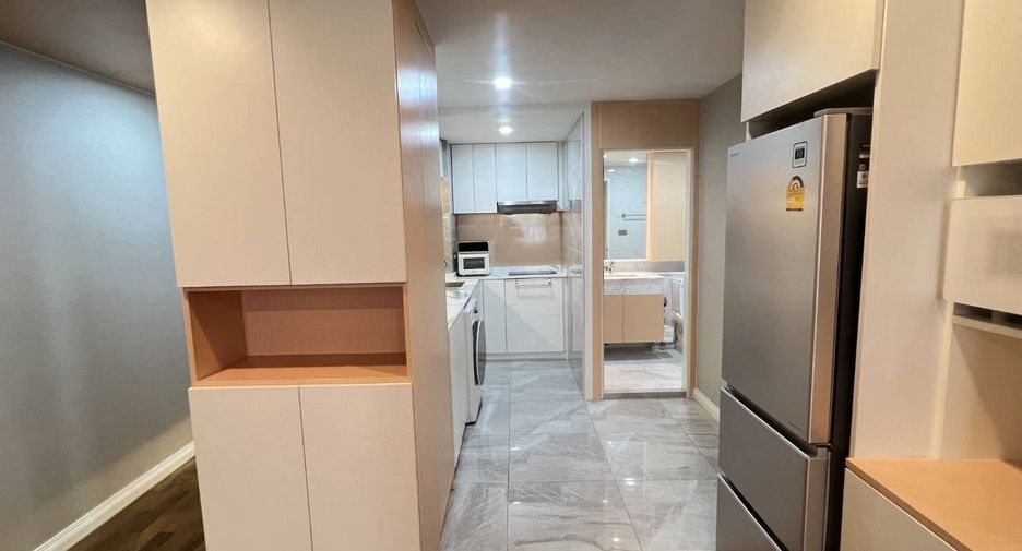 For rent 3 bedrooms condo in Sathon, Bangkok
