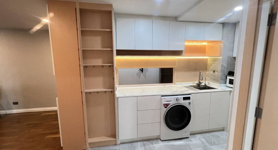 For rent 3 bedrooms condo in Sathon, Bangkok