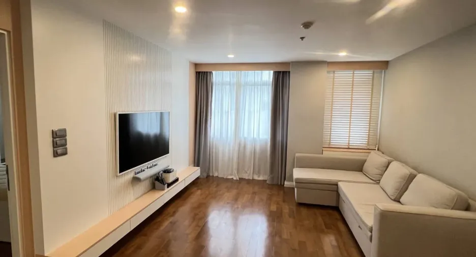 For rent 3 bedrooms condo in Sathon, Bangkok