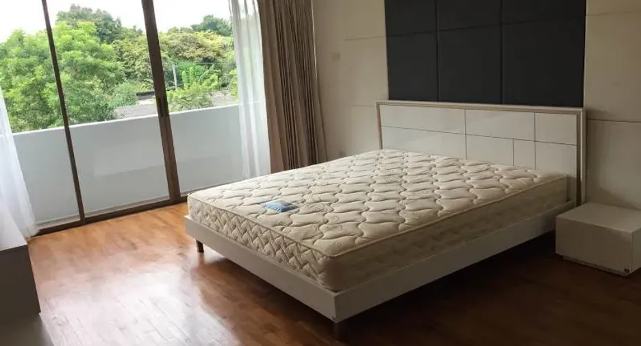 For rent 3 ベッドルーム condo in Khlong Toei, Bangkok