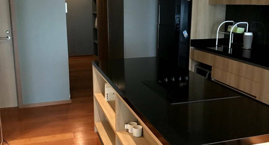 For rent 2 bedrooms condo in Yan Nawa, Bangkok