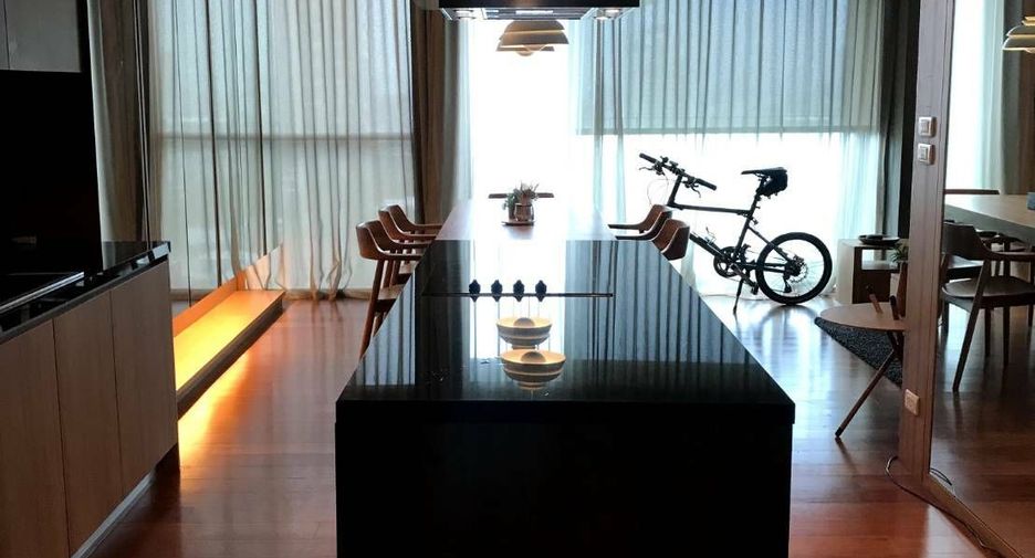 For rent 2 bedrooms condo in Yan Nawa, Bangkok