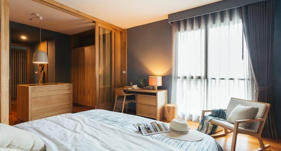 For rent 2 bedrooms condo in Yan Nawa, Bangkok