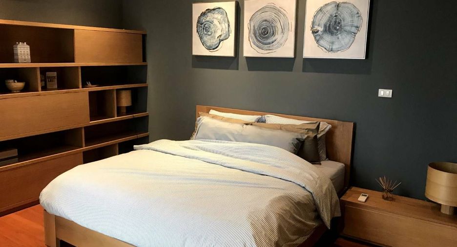 For rent 2 bedrooms condo in Yan Nawa, Bangkok