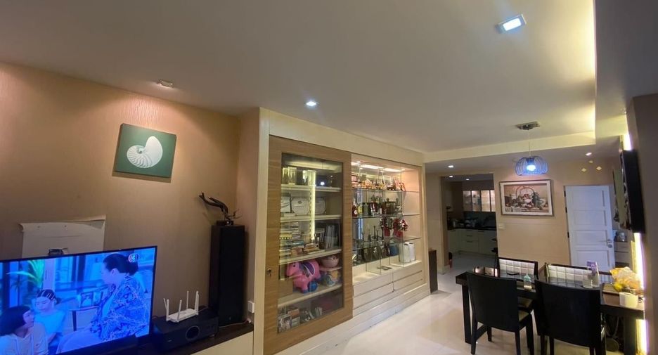 For sale 2 bedrooms condo in Din Daeng, Bangkok