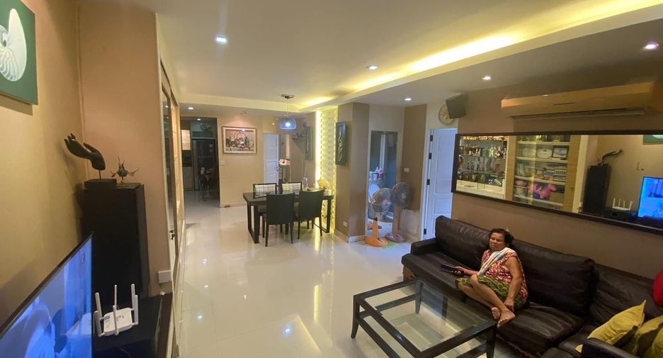 For sale 2 bedrooms condo in Din Daeng, Bangkok