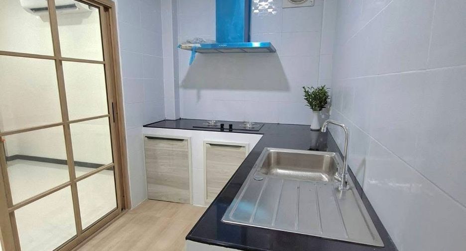 Аренда 2 спальни таунхаус в Пхра Кханонг, Бангкок
