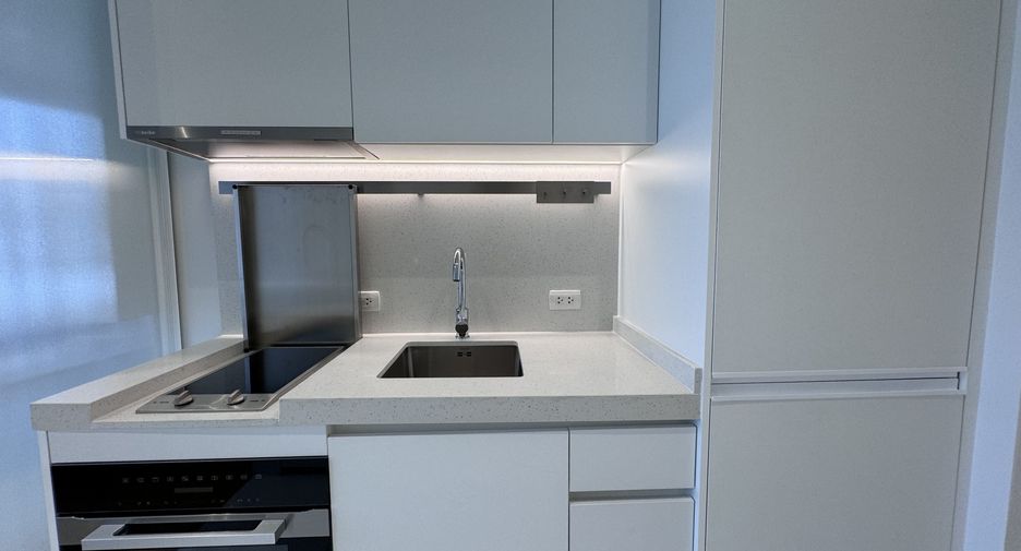 For rent 1 bed condo in Watthana, Bangkok