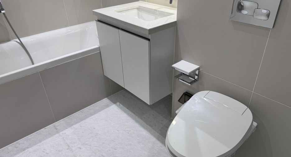 For rent 1 bed condo in Watthana, Bangkok