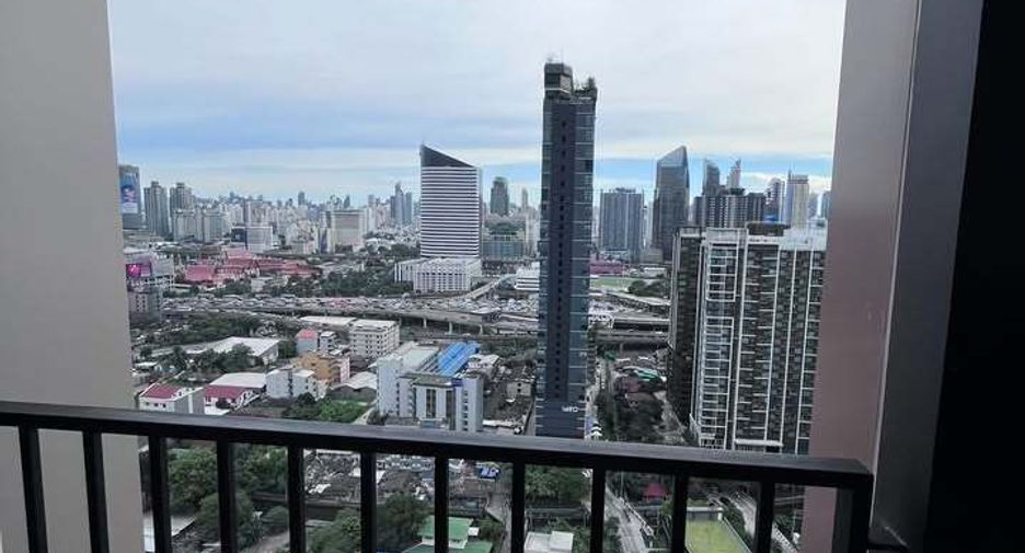 For rent 2 bedrooms condo in Huai Khwang, Bangkok