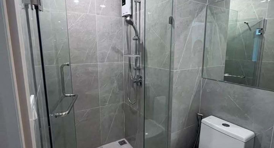For rent 2 bedrooms condo in Huai Khwang, Bangkok
