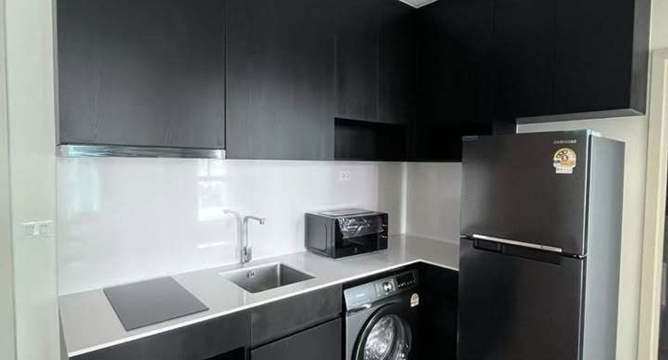 For rent 2 bedrooms condo in Huai Khwang, Bangkok