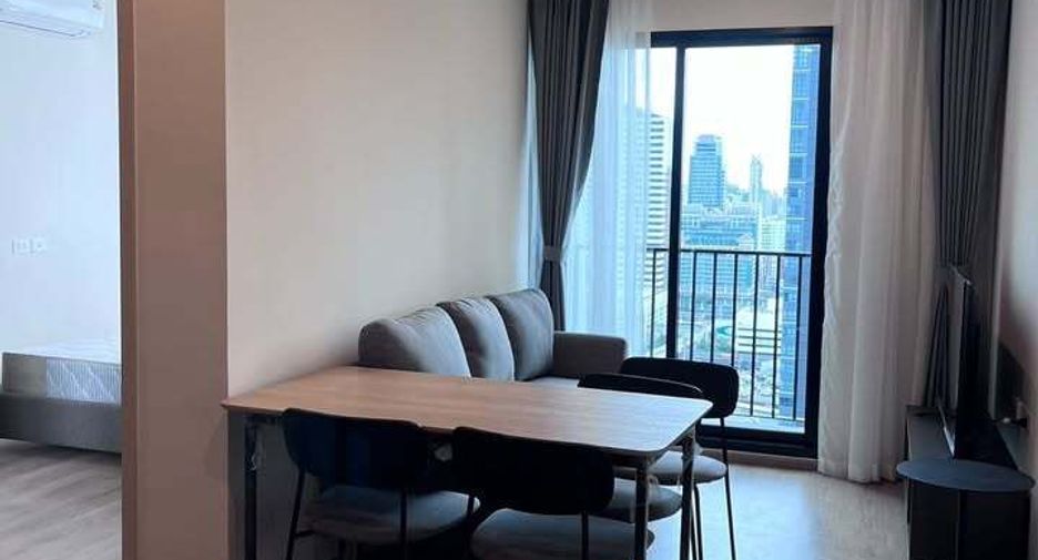 For rent 2 bedrooms condo in Huai Khwang, Bangkok