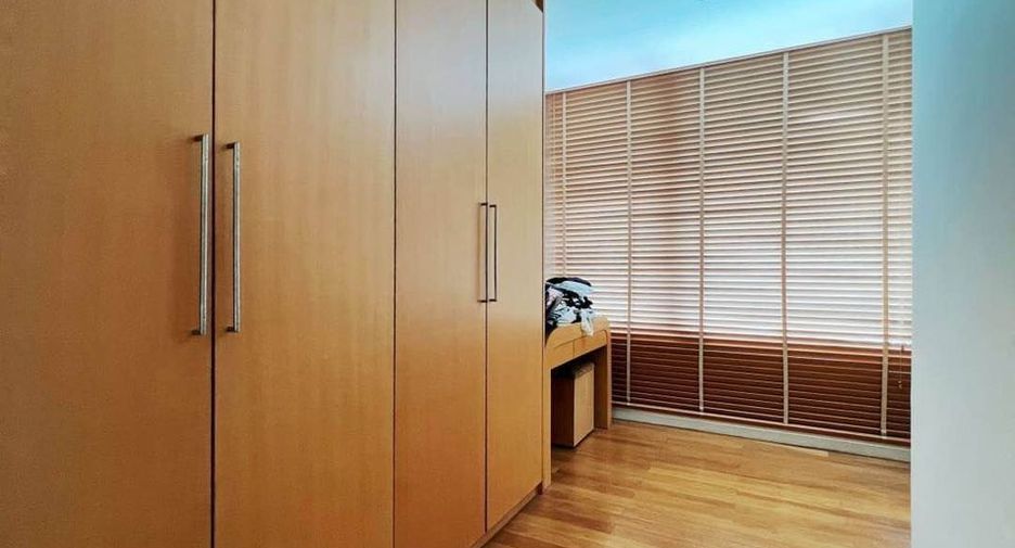 Condo en alquiler y en venta de 3 habitaciones en Sathon, Bangkok