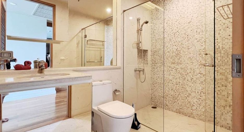 Condo en alquiler y en venta de 3 habitaciones en Sathon, Bangkok