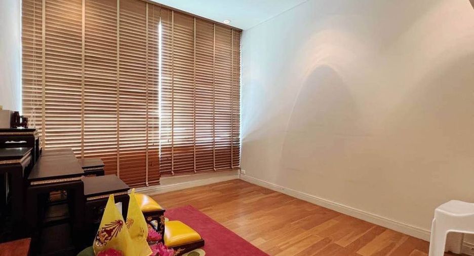 Condo en alquiler y en venta de 3 habitaciones en Sathon, Bangkok