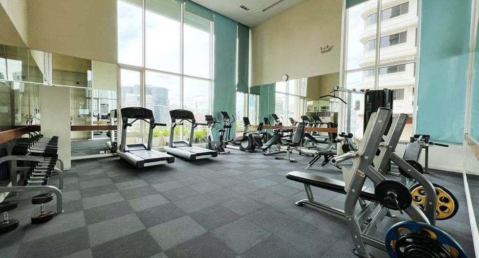 Condo en alquiler y en venta de 3 habitaciones en Sathon, Bangkok
