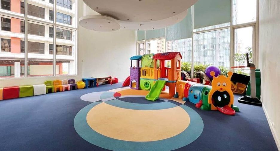 Condo en alquiler y en venta de 3 habitaciones en Sathon, Bangkok