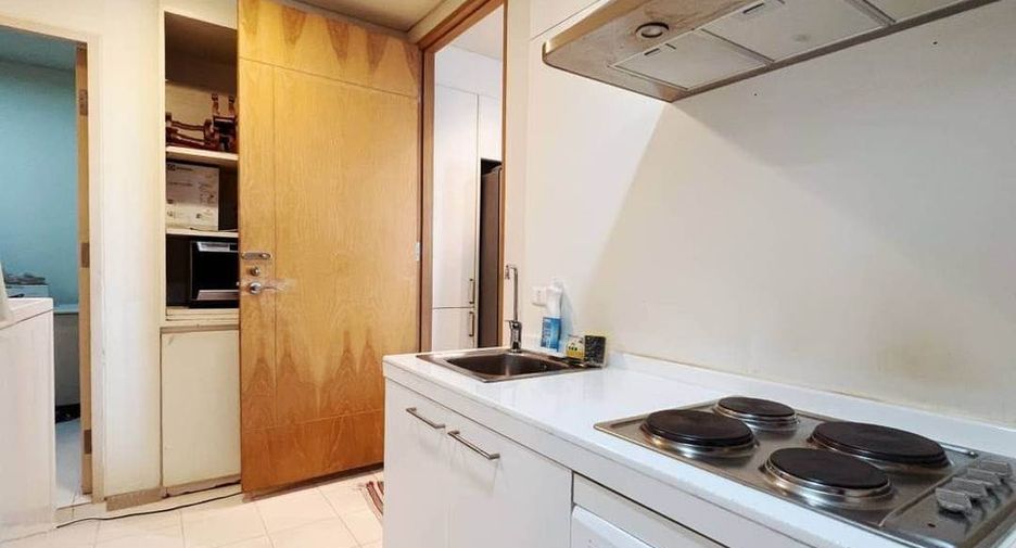 Condo en alquiler y en venta de 3 habitaciones en Sathon, Bangkok
