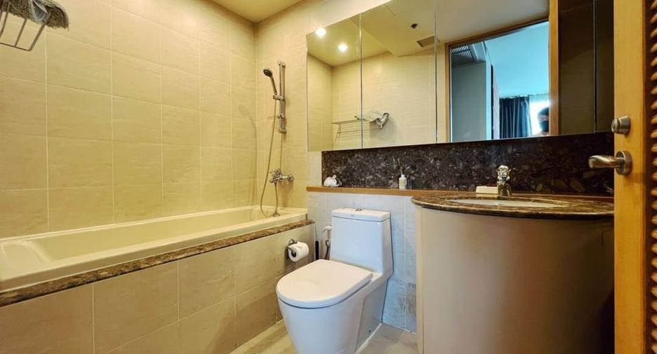 Condo en alquiler y en venta de 3 habitaciones en Sathon, Bangkok