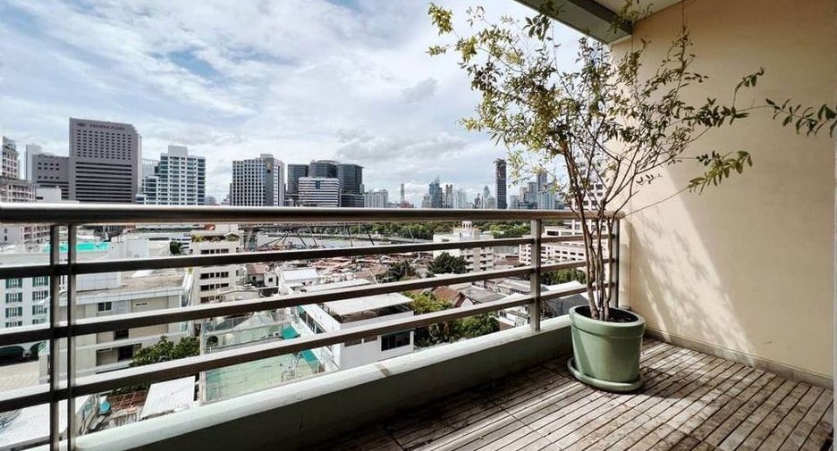 Condo en alquiler y en venta de 3 habitaciones en Sathon, Bangkok